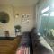 Ser Ar Y Bryn- Lovely family home with garden, walk to the village and beach