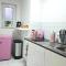 HAPPY HOMES PINK - Up to 5 - Küche - W-LAN - Netflix - Honig - Badewanne - Nidda