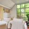 Cozy Retreat with Sauna near Gent-St-Pieters