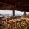 Sea Breeze Santorini Beach Resort, Curio By Hilton - 佩里沃罗