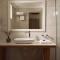 Sea Breeze Santorini Beach Resort, Curio By Hilton - 佩里沃罗