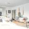 Spacious and Cosy 2-Bedroom seaside Apartment in K