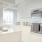 Spacious and Cosy 2-Bedroom seaside Apartment in K