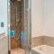 Spacious and Cosy 2-Bedroom seaside Apartment in K