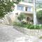 Holiday Home with free parking by the beach