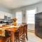 Charming Stoughton Apartment 20 Mi to Boston