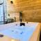 Suite romantique JACUZZI privatif chauffé à 37 GARE - 甘冈
