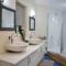 Abington CCC Villa - Sleeps 15, Balcony, Shower Jets, Cinema & Game Room, Baby Room, Pool Table, PS5, 30 Games, Wii, Library, Parking, 5 Rooms - Spinney Hill