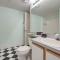 The Barbados -Bright Condo w Pool