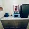 Creature Comforts Suite-Private Hot Tub-Sleeps 2 - 阿赫瓦尼