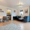 Stylish City Centre Apartment with Free Parking, Fast W-fi, Smart TV and Balcony by Yoko Property