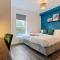 Stylish City Centre Apartment with Free Parking, Fast W-fi, Smart TV and Balcony by Yoko Property