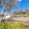 Selah Cabin- Dog Friendly/BBQ/Level 2 EV Charger