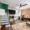 Charming 2BR Townhouse with Patio & Parking in DC - 华盛顿
