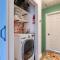 Charming 2BR Townhouse with Patio & Parking in DC - 华盛顿