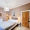Upscale Family Home Beautiful Setting - Woolton