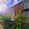 Upscale Family Home Beautiful Setting - Woolton