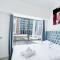 Stunning skyline- lake view modern cozy apartment
