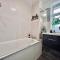 Spacious, stylish appartment close to transport - Lontoo