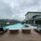 Genting Grand Penthouse Vist'A-Residences, 4BR&4'5Baths, sleeps 19pax, Balcony Partial Hills View, Bathtub, Coway Dispenser, Streaming Device, Fully AC,4 Private Cars Park - 云顶高原