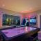 OMG!! A BLUE LAGOON IN THE ♥ OF THE CITY? GAME ROOM, VIEWS, LUXURY - San Diego