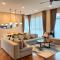 Genting Grand Penthouse Vist'A-Residences, 4BR&4'5Baths, sleeps 19pax, Balcony Partial Hills View, Bathtub, Coway Dispenser, Streaming Device, Fully AC,4 Private Cars Park - 云顶高原