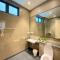 Genting Grand Penthouse Vist'A-Residences, 4BR&4'5Baths, sleeps 19pax, Balcony Partial Hills View, Bathtub, Coway Dispenser, Streaming Device, Fully AC,4 Private Cars Park - 云顶高原
