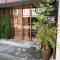 Guesthouse Hyakumanben Cross