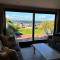 Splash Cottage beach house with Sea lapping Garden