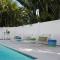 The Pop Hauz - Large Pool House - Нейплс