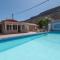 3BR Country Terrace House - Private Pool