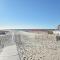 2 Min Walk to the Ocean Central A C - Harwich