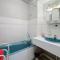 Appartement central avec balcon, parking privé - FR-1-361-66