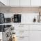 Luxury 2BR BackBay Boston Common T-station Roof Top Lounge Gym