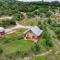 RUSTIC ARMADILLO CABIN with VIEW BY HIDDEN FALL PARK, Fenced yard for Dogs - Smithwick
