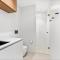 Beach Luxury On The Park - Brand New 2 bedroom 3 Bathroom Carport Shops 100m Beach 500m Aircon Heating Gas fireplace WIFI