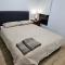 O Stylish 4 Room Oasis with 65 TV