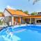 Apartman Lavanda sa bazenom i okućnicom 4*