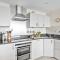 B6 Masts - With sea views, parking and terrace - Torquay