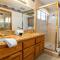 Fox Farm Manor - Custom built home with woodsy vaulted ceilings! - بيغ بير لاكي