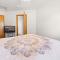 Fox Farm Manor - Custom built home with woodsy vaulted ceilings! - بيغ بير لاكي