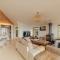Ocean Views at Rapanui Lodge- 4BR Gem with Parking - كرايستشيرش