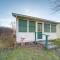 Charming Cottage with Yard Less Than 1 Mi to Lake Erie!