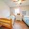 Charming Cottage with Yard Less Than 1 Mi to Lake Erie!