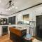 Updated Greenwood Cottage Apt Less Than 1 Mi to Dtwn! - 格林伍德