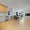 West Harbour Modern 4-Bedroom Retreat - 奥克兰