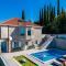 Villa Oasis Cypress - Three Bedroom Villa with Terrace and Swimming Pool - Čilipi