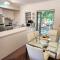 Inner city apartment - Moments to the city centre
