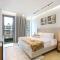 Livbnb - 2B with Modern Interiors, Emaar Boulevard - 迪拜