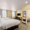 Days Inn & Suites by Wyndham DFW Airport South-Euless - 尤利斯